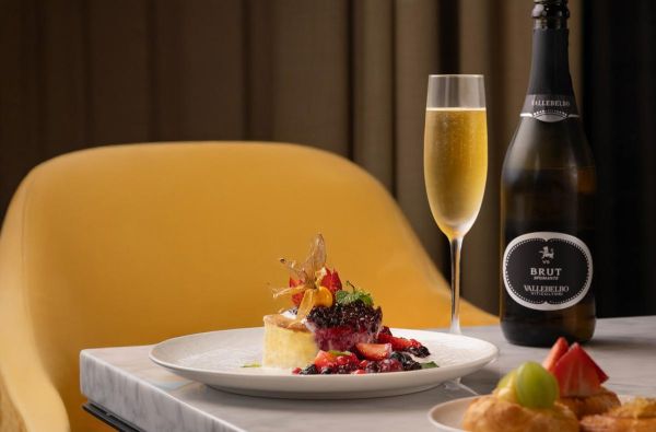 行政尊寵｜季節水果厚鬆餅